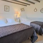 Le Moutat-l'etable Nyaraló *